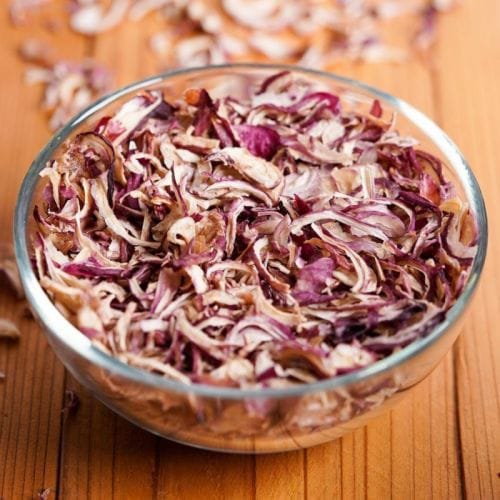Red onion flakes